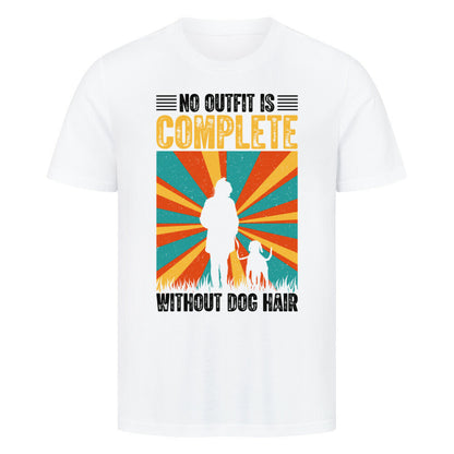 Premium T-Shirt "No outfit is complete..." Weiß – hunde-shirt.de